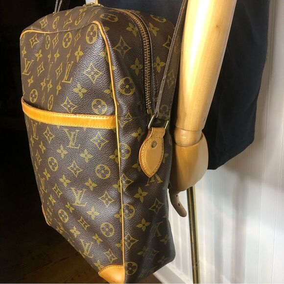Authentic LOUIS VUITTON LV Danube GM Monogram Crossbody Shoulder Bag Dustbag 🔐 - Picture 16 of 17